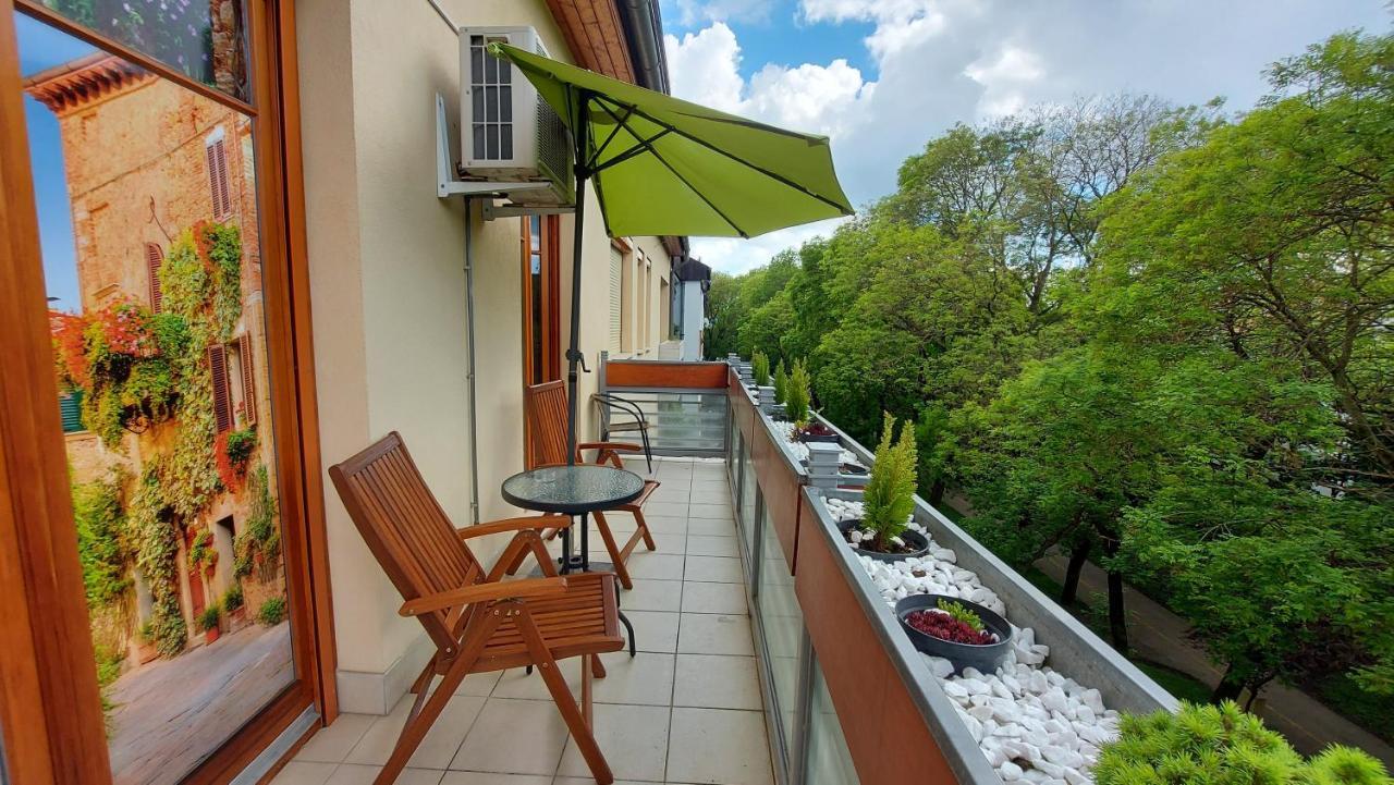 Sunny Loft Kecskemet Appartement Buitenkant foto